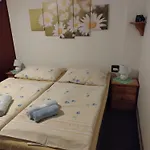 Nevesta Hol Pod Chopkom بيت خشبي برزنو