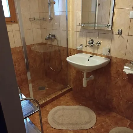 Rekreacny Dom E&z Lodge *